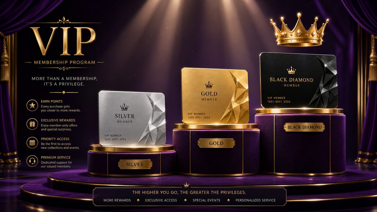 Tiga kartu keanggotaan VIP silver, gold, dan black diamond di atas podium